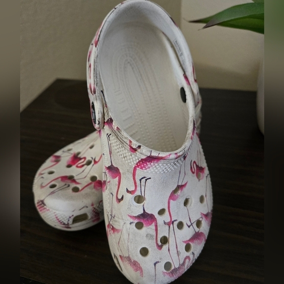 CROCS Other - Kids Classic Pool Party Crocs Clog – Flamingo Print – White – Size J1